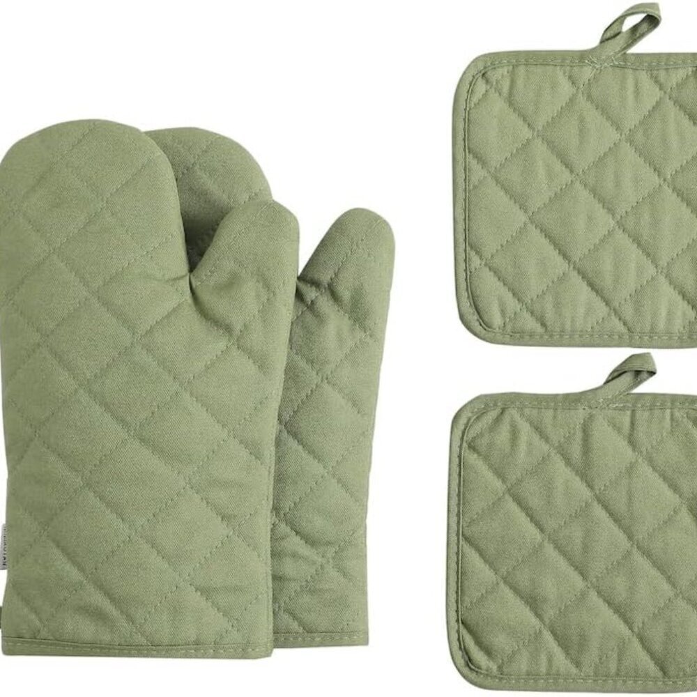 Oven Mitts and Pot Holders 4 pcs Set,High Heat Resistant 500 Degree Extra Thicke
